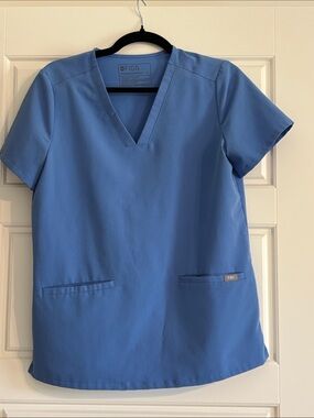 Figs Women's Casma VNeck Scrub Top in Ceil Blue size Small